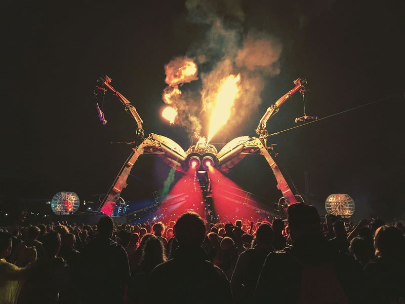 Glastonbury_20joe-green-9ZCZoH69dZQ-unsplash_20(1)