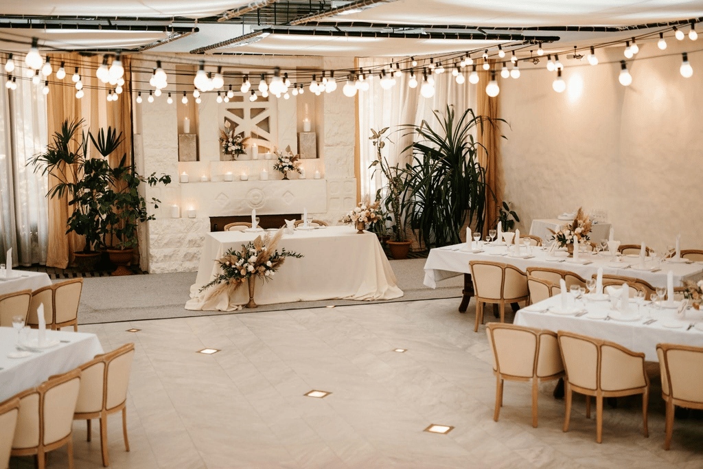chevron-shaped table layout