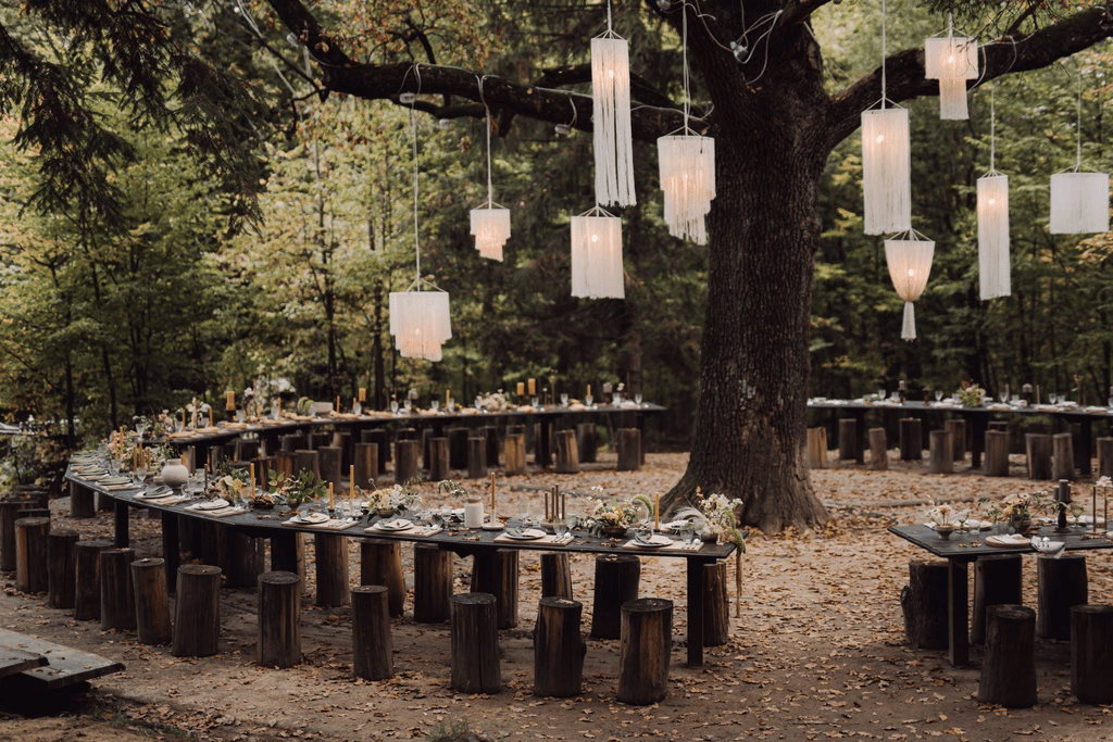 curved table layout